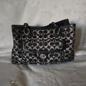 Coach - Shoulder Bag 👜